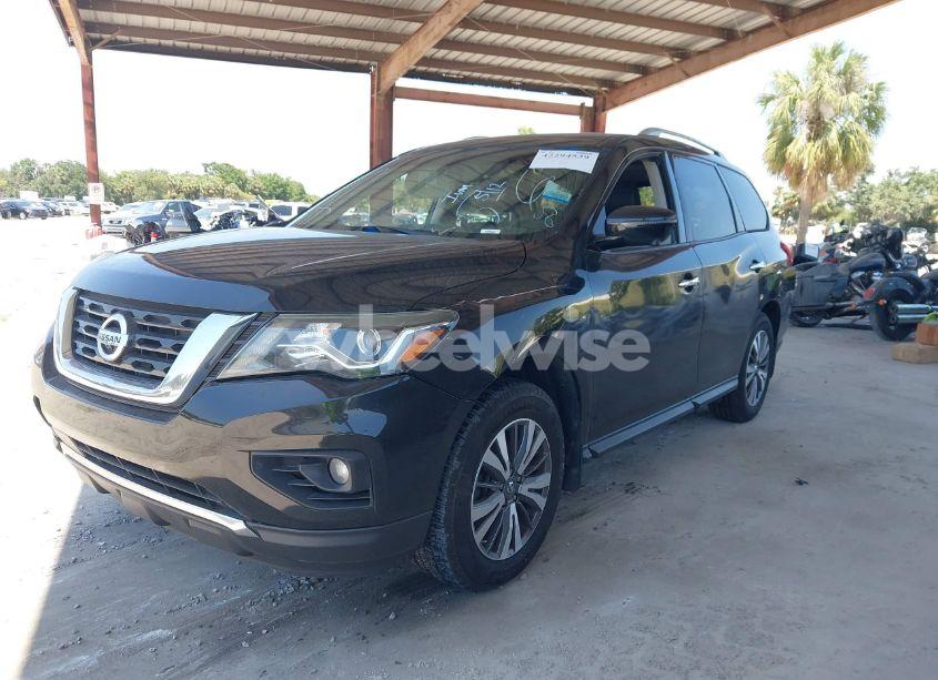 Photo 2 of 2017 Nissan Pathfinder SL (VIN 5N1DR2MM0HC650422)