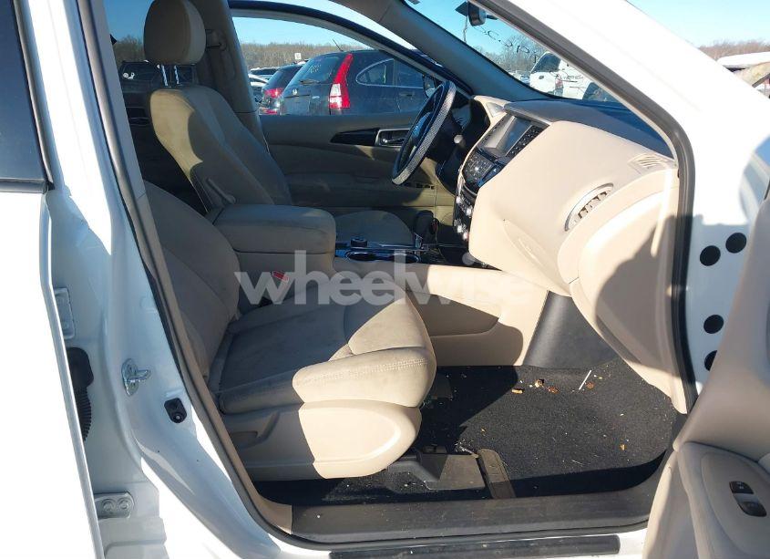 Photo 5 of 2017 Nissan Pathfinder SV (VIN 5N1DR2MM0HC688698)