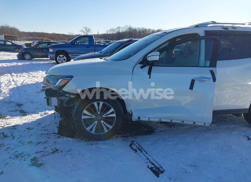 Photo 6 of 2017 Nissan Pathfinder SV (VIN 5N1DR2MM0HC688698)