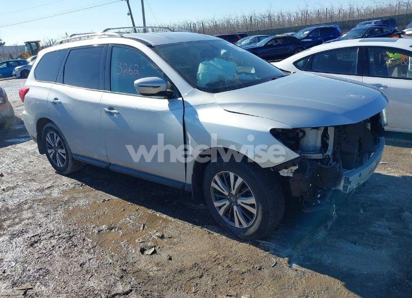 2017 Nissan Pathfinder SV (VIN 5N1DR2MM0HC913833) main photo