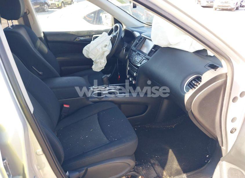 Photo 5 of 2017 Nissan Pathfinder SV (VIN 5N1DR2MM0HC913833)