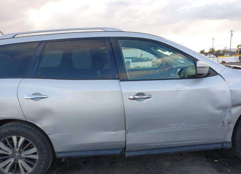 Photo 14 of 2018 Nissan Pathfinder SV (VIN 5N1DR2MM0JC641922)