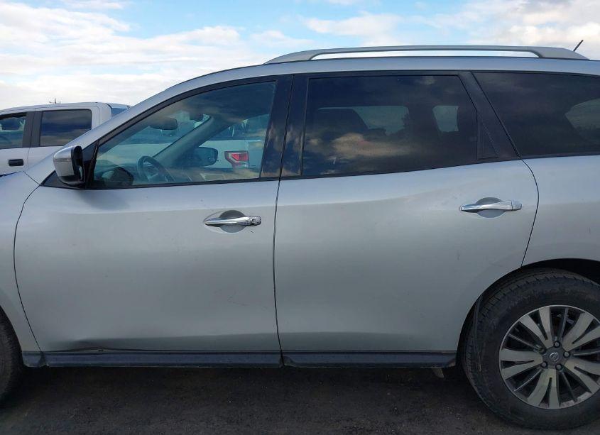 Photo 15 of 2018 Nissan Pathfinder SV (VIN 5N1DR2MM0JC641922)