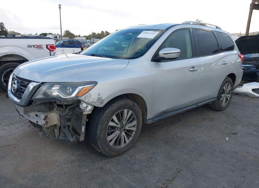 Photo 2 of 2018 Nissan Pathfinder SV (VIN 5N1DR2MM0JC641922)