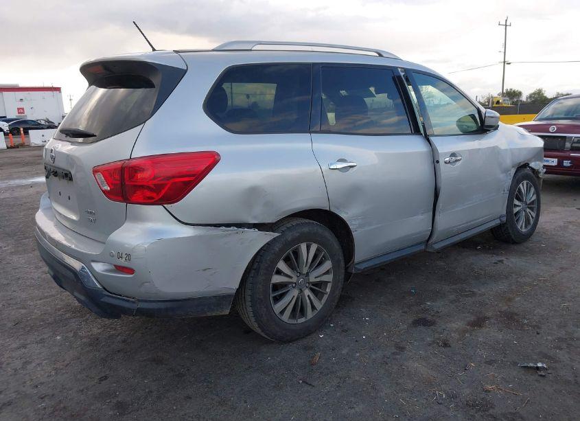 Photo 4 of 2018 Nissan Pathfinder SV (VIN 5N1DR2MM0JC641922)