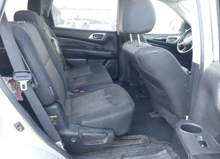 Photo 8 of 2018 Nissan Pathfinder SV (VIN 5N1DR2MM0JC641922)