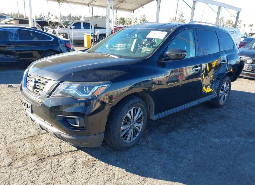 Photo 2 of 2018 Nissan Pathfinder SV (VIN 5N1DR2MM0JC651673)