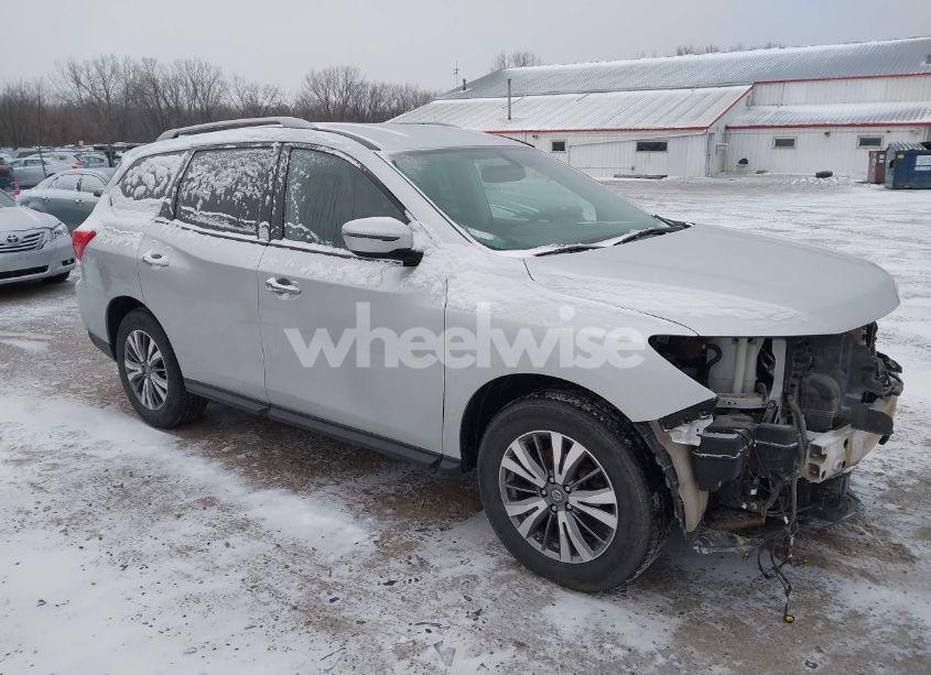 2018 Nissan Pathfinder SV (VIN 5N1DR2MM0JC654167) main photo