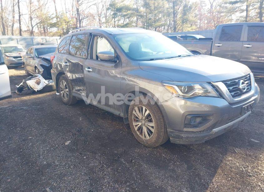 2017 Nissan Pathfinder S (VIN 5N1DR2MM1HC620913) main photo