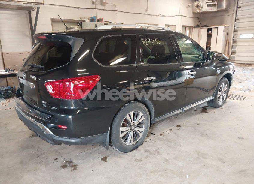 Photo 4 of 2017 Nissan Pathfinder SL (VIN 5N1DR2MM1HC632396)