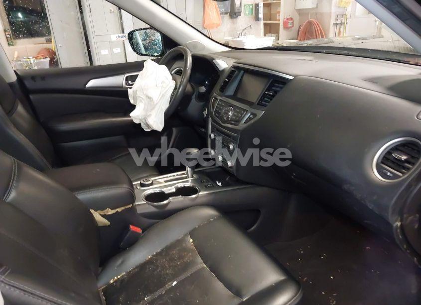 Photo 5 of 2017 Nissan Pathfinder SL (VIN 5N1DR2MM1HC632396)