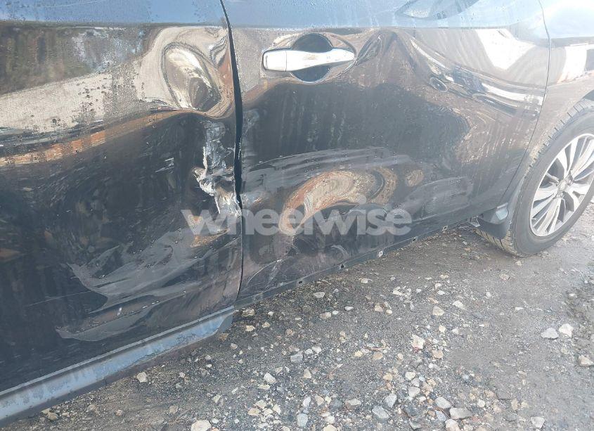 Photo 6 of 2017 Nissan Pathfinder S (VIN 5N1DR2MM1HC659940)