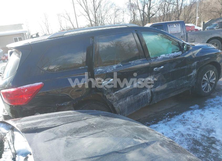 Photo 4 of 2017 Nissan Pathfinder S (VIN 5N1DR2MM1HC675927)