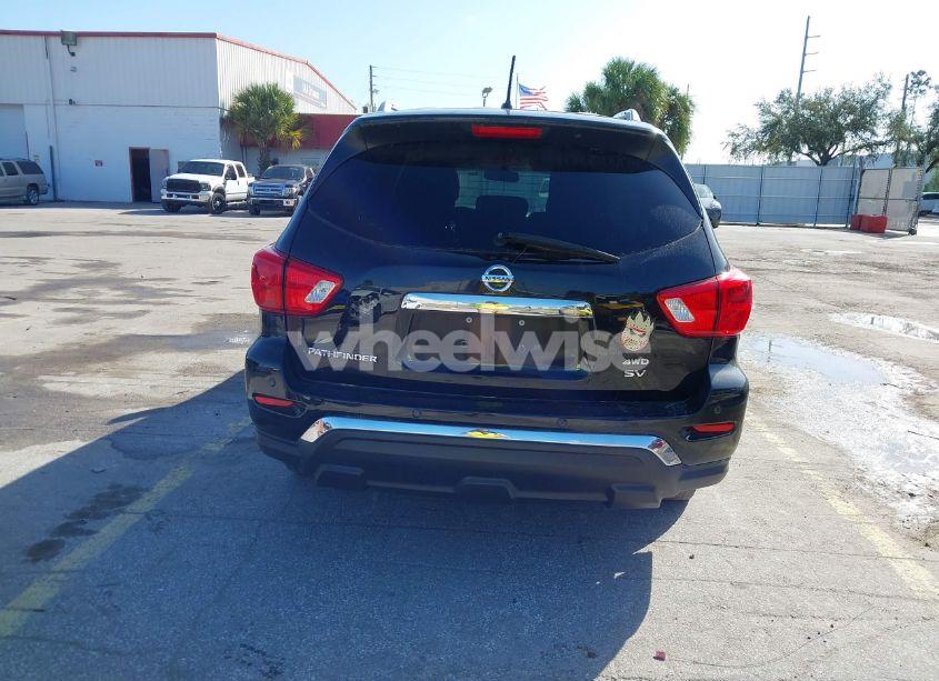 Photo 17 of 2018 Nissan Pathfinder SV (VIN 5N1DR2MM1JC607813)