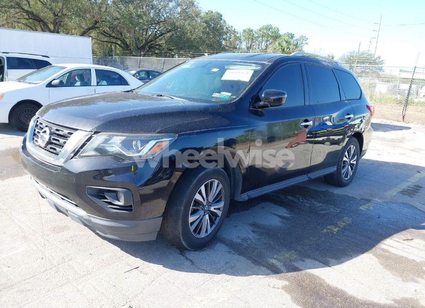 Photo 2 of 2018 Nissan Pathfinder SV (VIN 5N1DR2MM1JC607813)