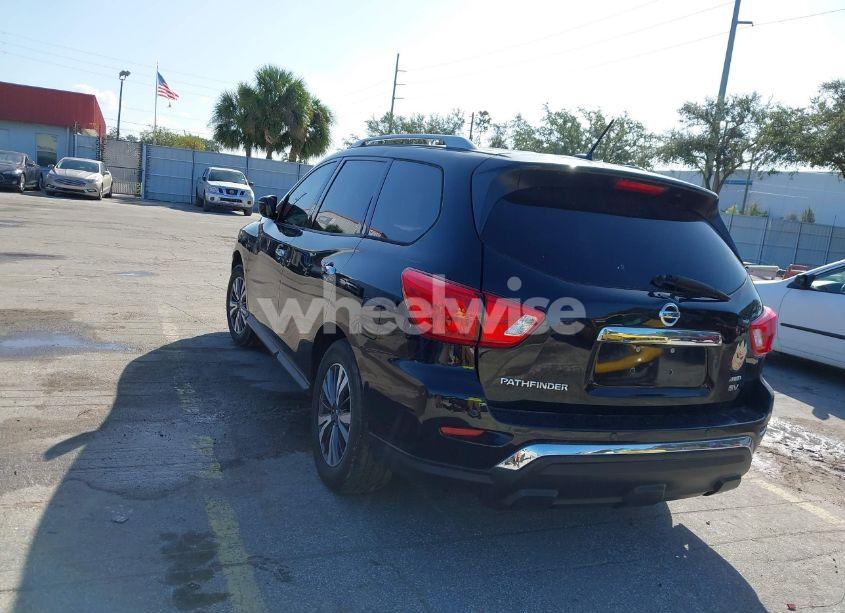 Photo 3 of 2018 Nissan Pathfinder SV (VIN 5N1DR2MM1JC607813)