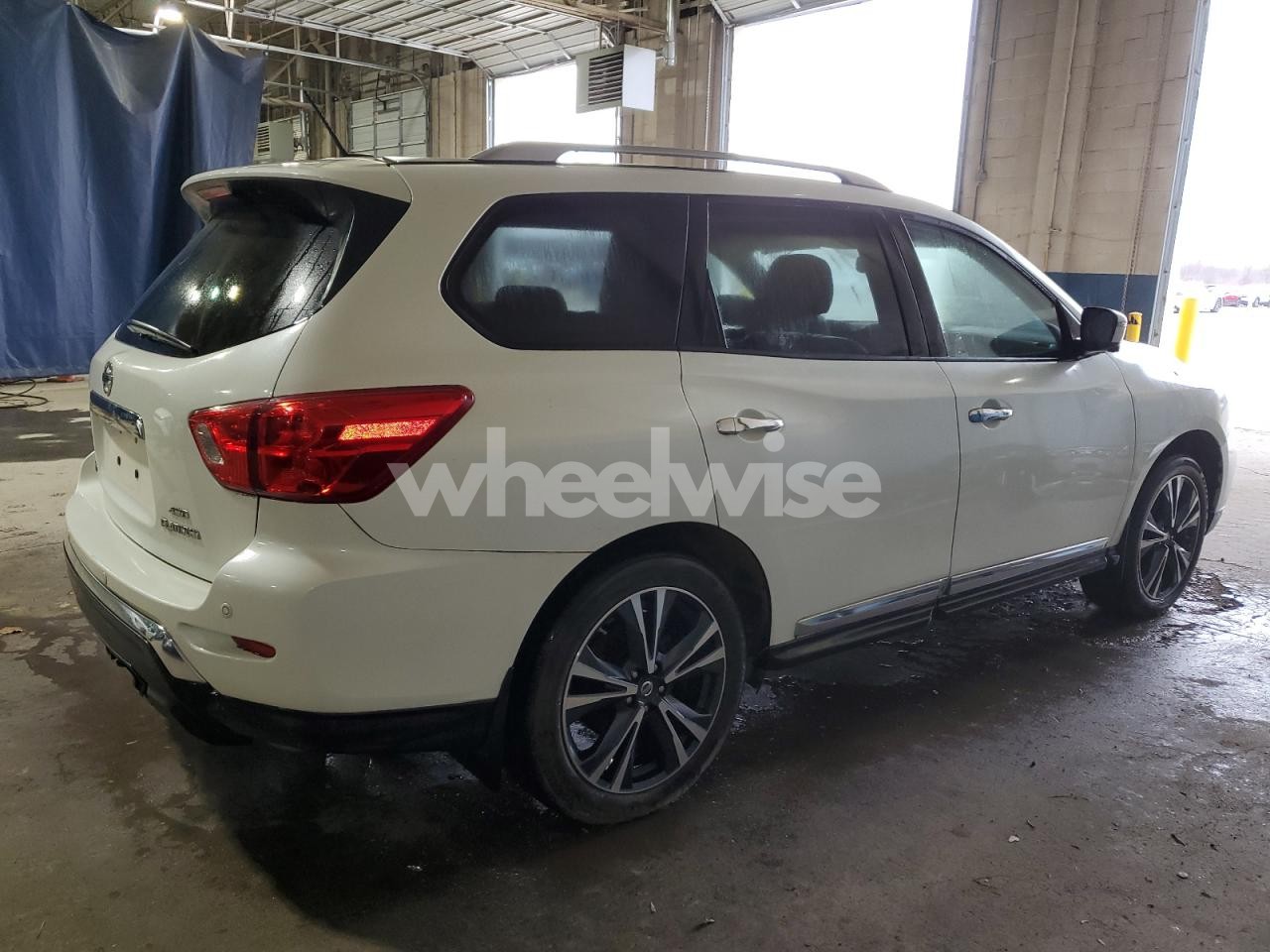 Photo 3 of 2018 NISSAN PATHFINDER S N/A (VIN 5N1DR2MM1JC632405)