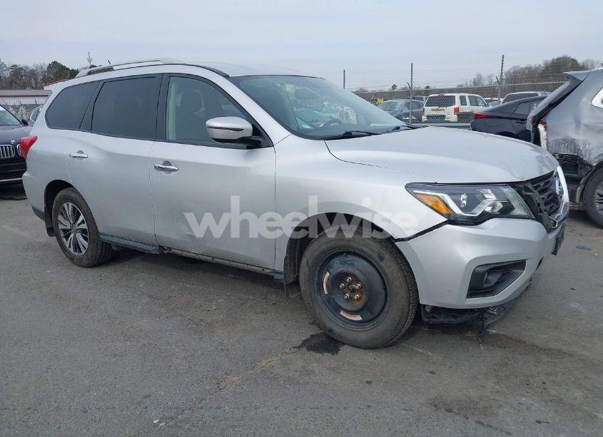 2018 Nissan Pathfinder SV (VIN 5N1DR2MM1JC675383) main photo