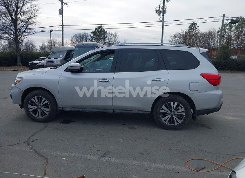 Photo 14 of 2018 Nissan Pathfinder SV (VIN 5N1DR2MM1JC675383)