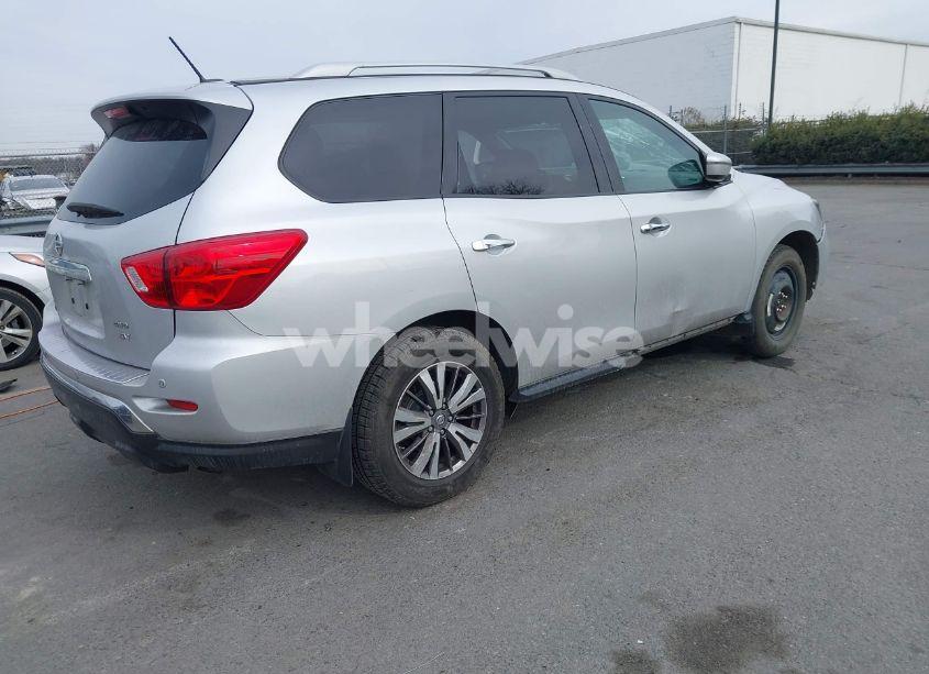 Photo 4 of 2018 Nissan Pathfinder SV (VIN 5N1DR2MM1JC675383)