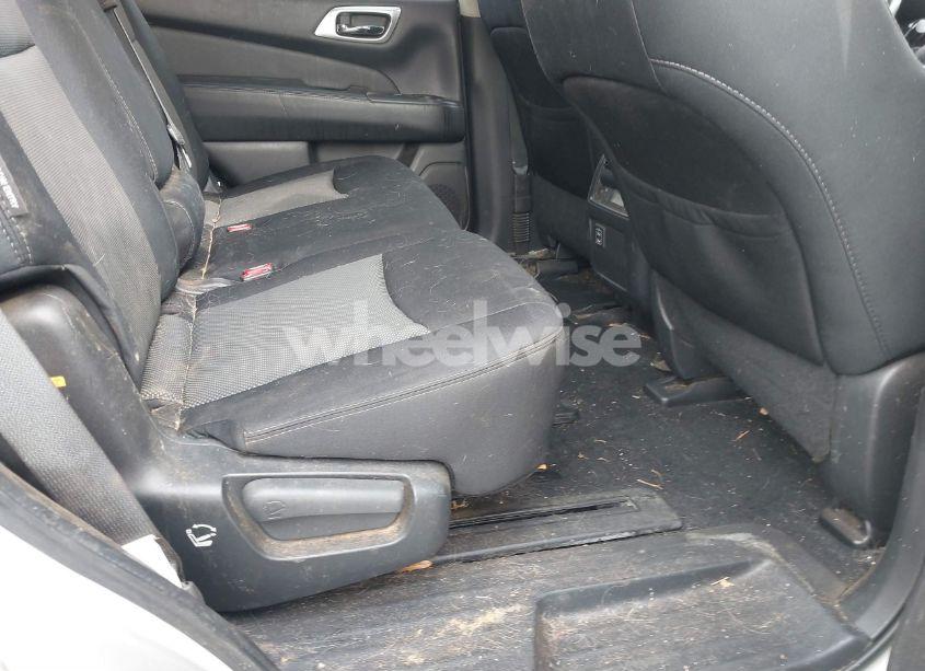 Photo 8 of 2018 Nissan Pathfinder SV (VIN 5N1DR2MM1JC675383)