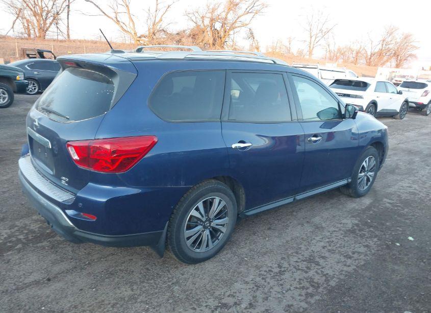 Photo 4 of 2017 Nissan Pathfinder SL (VIN 5N1DR2MM2HC603361)