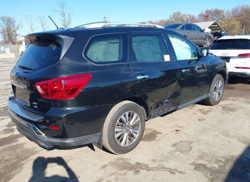 Photo 4 of 2017 Nissan Pathfinder SV (VIN 5N1DR2MM2HC629507)