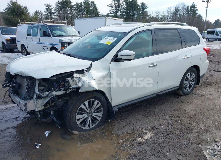 Photo 2 of 2017 Nissan Pathfinder SL (VIN 5N1DR2MM2HC633380)