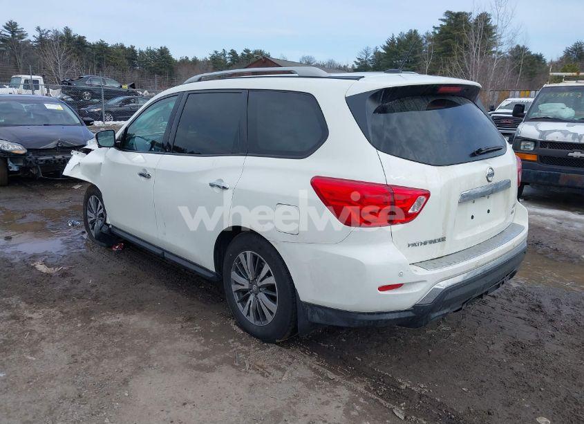 Photo 3 of 2017 Nissan Pathfinder SL (VIN 5N1DR2MM2HC633380)