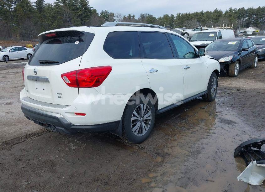 Photo 4 of 2017 Nissan Pathfinder SL (VIN 5N1DR2MM2HC633380)