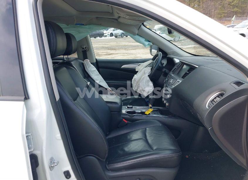 Photo 5 of 2017 Nissan Pathfinder SL (VIN 5N1DR2MM2HC633380)