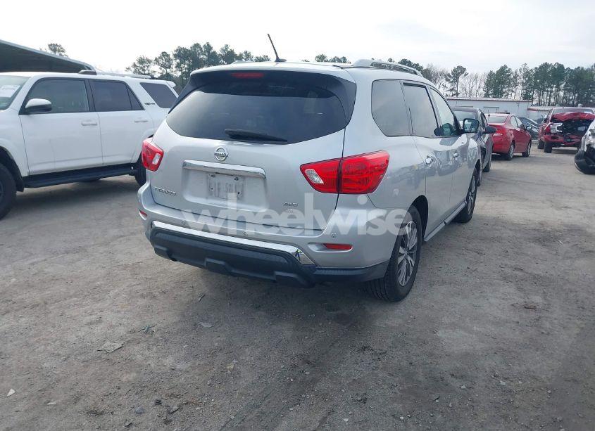 Photo 4 of 2018 Nissan Pathfinder SL (VIN 5N1DR2MM2JC602264)