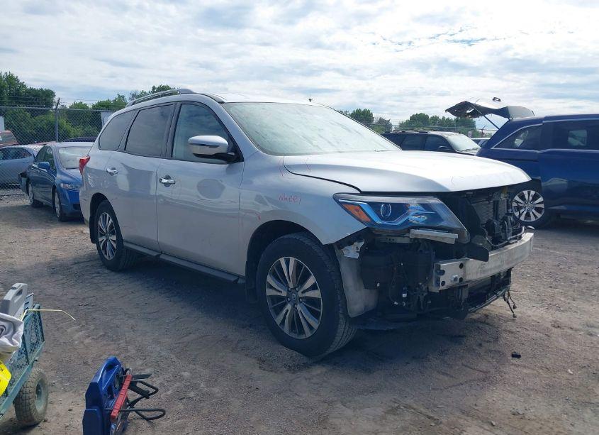 2018 Nissan Pathfinder S (VIN 5N1DR2MM2JC649603) main photo
