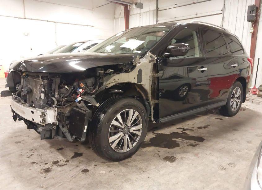 Photo 2 of 2018 Nissan Pathfinder SV (VIN 5N1DR2MM2JC657829)