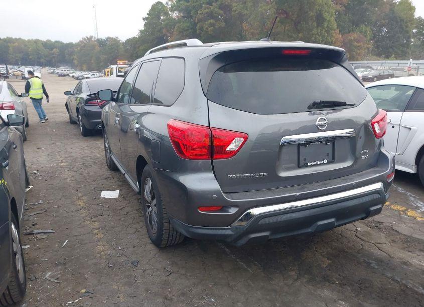 Photo 3 of 2018 Nissan Pathfinder SV (VIN 5N1DR2MM2JC662013)