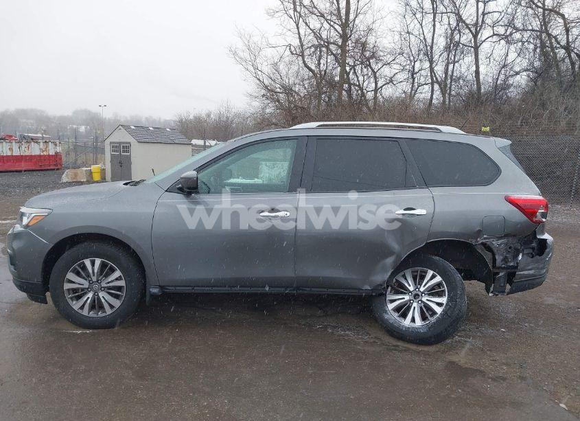 Photo 14 of 2017 Nissan Pathfinder SV (VIN 5N1DR2MM3HC628253)