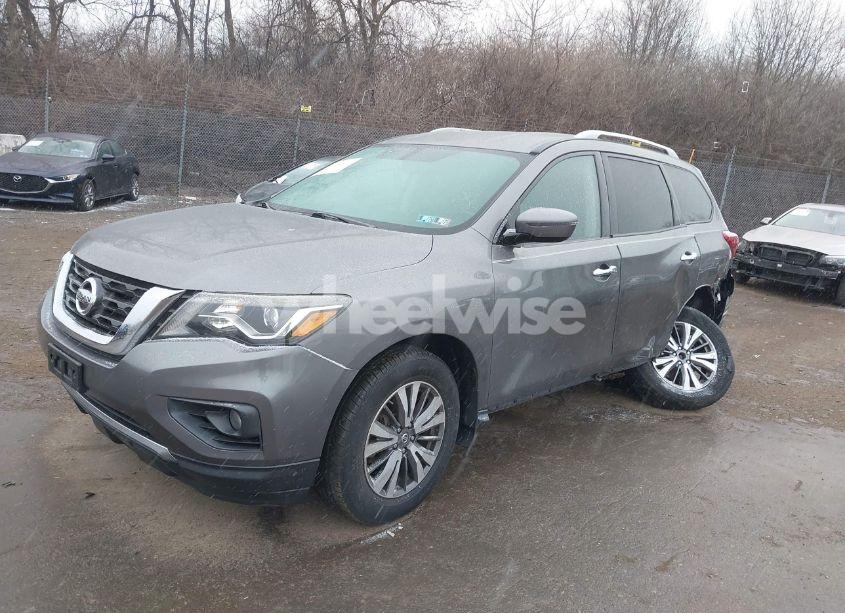 Photo 2 of 2017 Nissan Pathfinder SV (VIN 5N1DR2MM3HC628253)