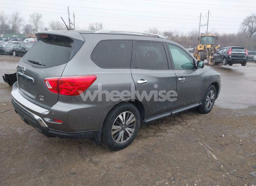 Photo 4 of 2017 Nissan Pathfinder SV (VIN 5N1DR2MM3HC628253)