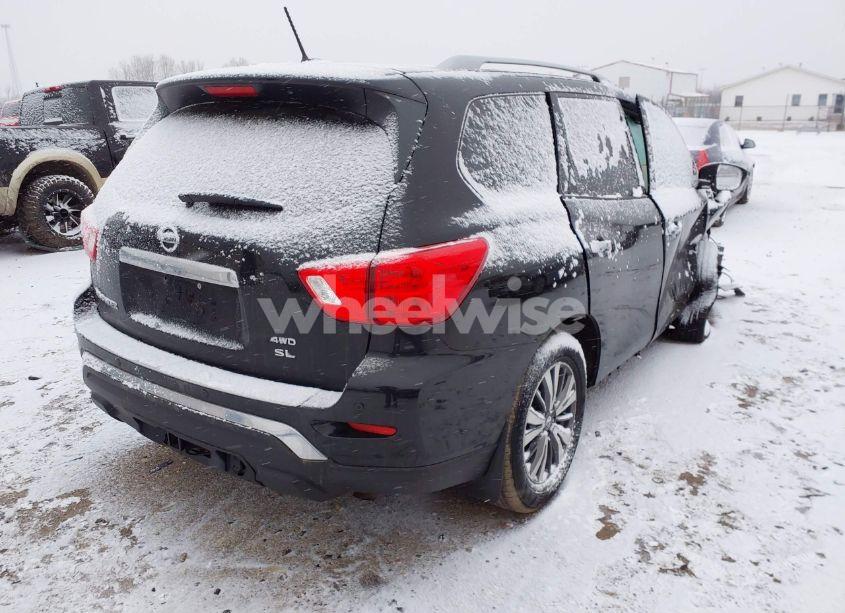 Photo 4 of 2017 Nissan Pathfinder SL (VIN 5N1DR2MM3HC659843)