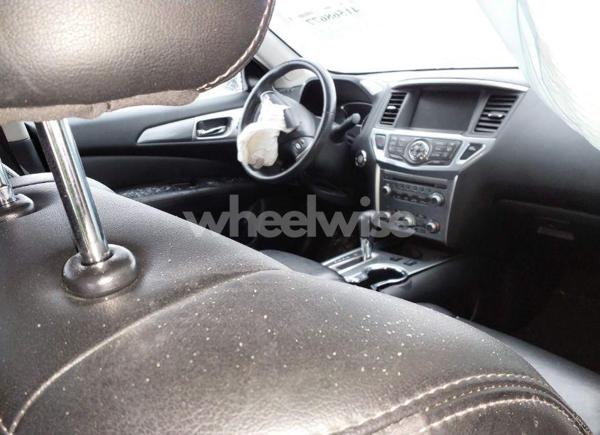 Photo 5 of 2017 Nissan Pathfinder SL (VIN 5N1DR2MM3HC659843)