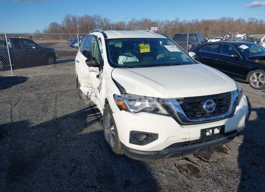 2017 Nissan Pathfinder S (VIN 5N1DR2MM3HC682829) main photo