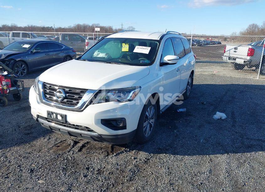 Photo 2 of 2017 Nissan Pathfinder S (VIN 5N1DR2MM3HC682829)