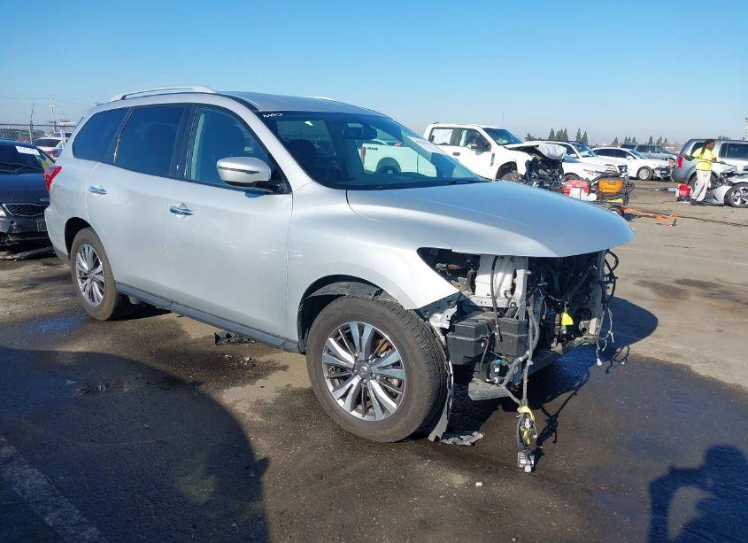 2018 Nissan Pathfinder SV (VIN 5N1DR2MM3JC642062) main photo