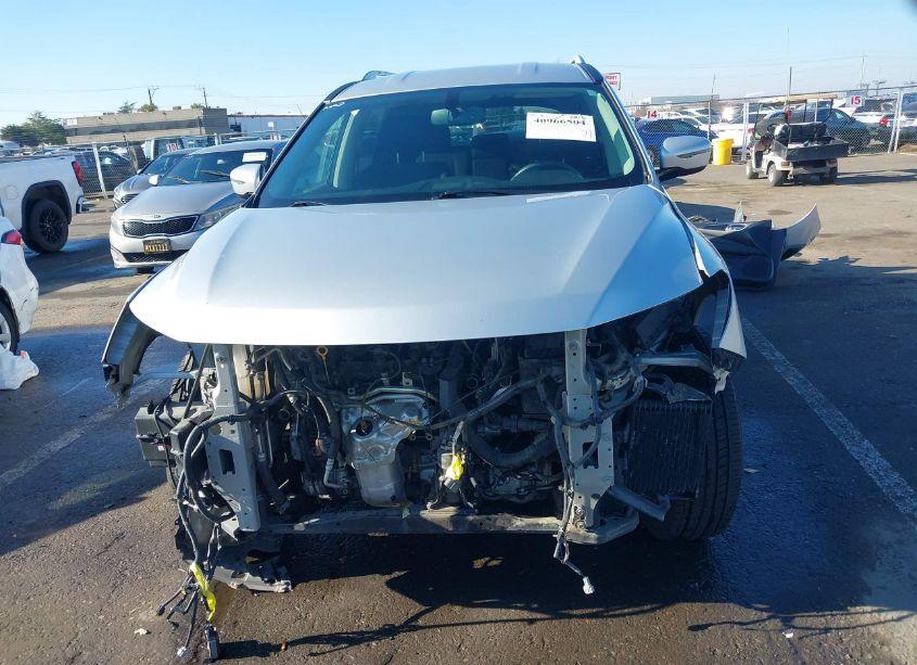 Photo 13 of 2018 Nissan Pathfinder SV (VIN 5N1DR2MM3JC642062)