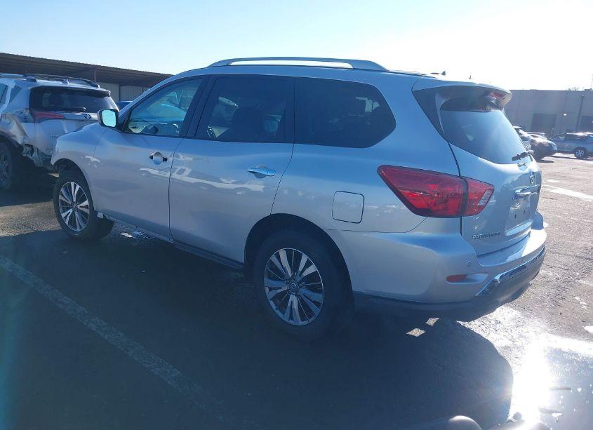 Photo 3 of 2018 Nissan Pathfinder SV (VIN 5N1DR2MM3JC642062)