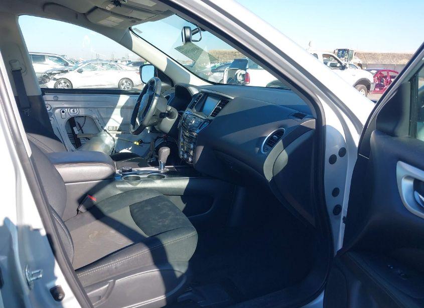 Photo 5 of 2018 Nissan Pathfinder SV (VIN 5N1DR2MM3JC642062)