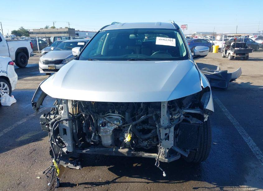 Photo 6 of 2018 Nissan Pathfinder SV (VIN 5N1DR2MM3JC642062)