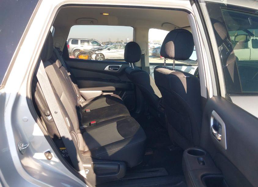 Photo 8 of 2018 Nissan Pathfinder SV (VIN 5N1DR2MM3JC642062)