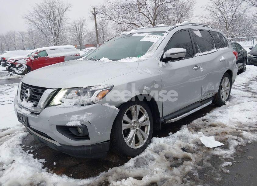 Photo 2 of 2018 Nissan Pathfinder SL (VIN 5N1DR2MM3JC655796)