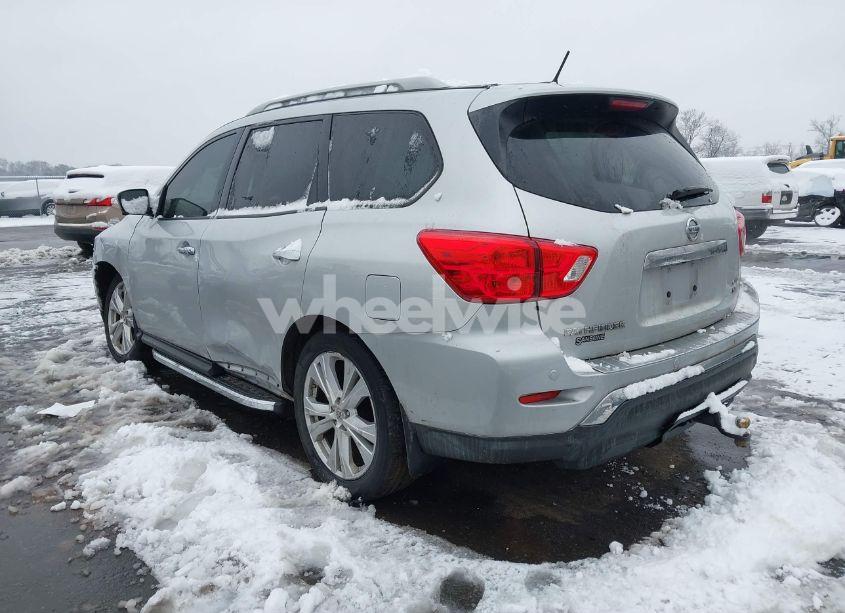 Photo 3 of 2018 Nissan Pathfinder SL (VIN 5N1DR2MM3JC655796)